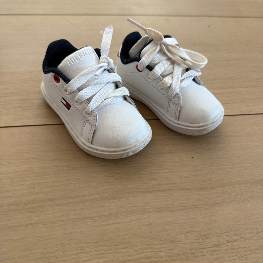 6K boy Tommy Hilfiger shoes